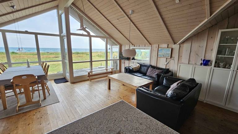 Holiday home with sea view and beach nearby — photo 3