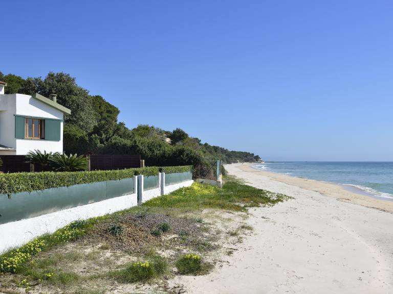 Villa Fernando: Private Garden with Direct Beach Access in Pula