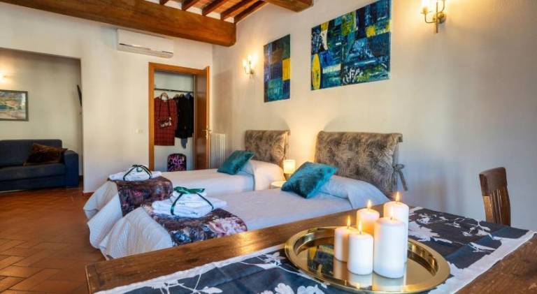 La Dimora nell'Anfiteatro Superior room and apartment Self check in Elevator Air Conditioning in Lucca