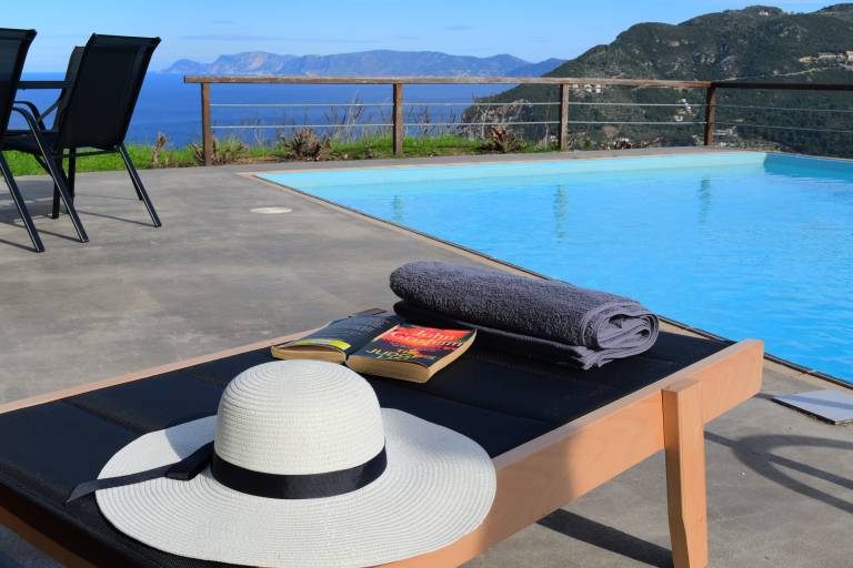 Villa with private pool, yard & barbecue — photo 4