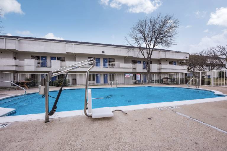 Motel 6 Irving, TX - Irving DFW Airport East — photo 4