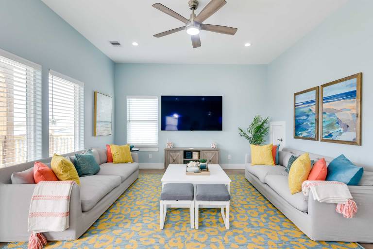Steps to Coast! Beach Home w/ 2 Decks in Galveston — photo 5