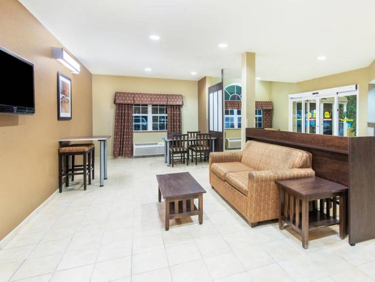 Microtel Inn & Suites by Wyndham Montgomery — photo 4