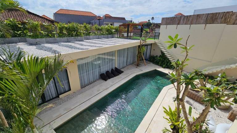 Vacation home with terrace, garden & private pool | Perfect for remote work in Canggu