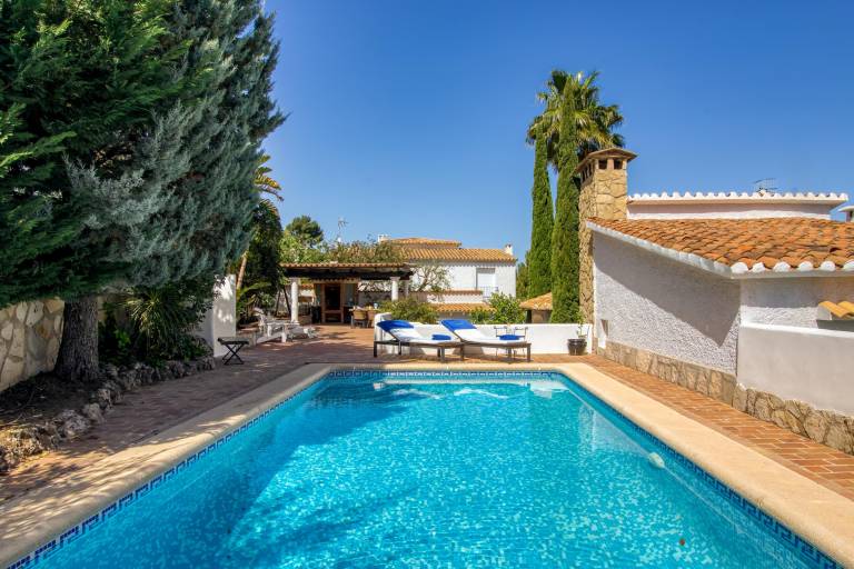 House with patio, grill & garden in Denia