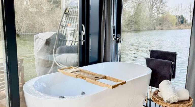 Charming boat with sauna & jacuzzi | Pets are welcome — photo 3