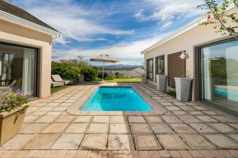Fully equipped house with pool, garden & BBQ | Perfect for remote work | Pets are welcome — photo 3