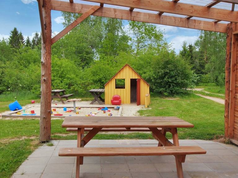 Child-friendly vacation home with grill, patio & pool | Pets are welcome — photo 2
