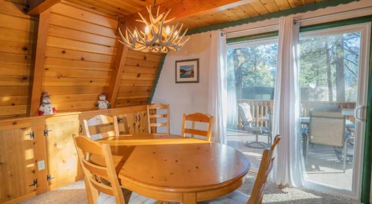 Lucky Bear Lodge - Excellent cabin with a hot tub, game room and an amazing view! — photo 5