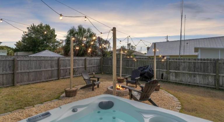 Vacation home with jacuzzi in Hollywood, FL