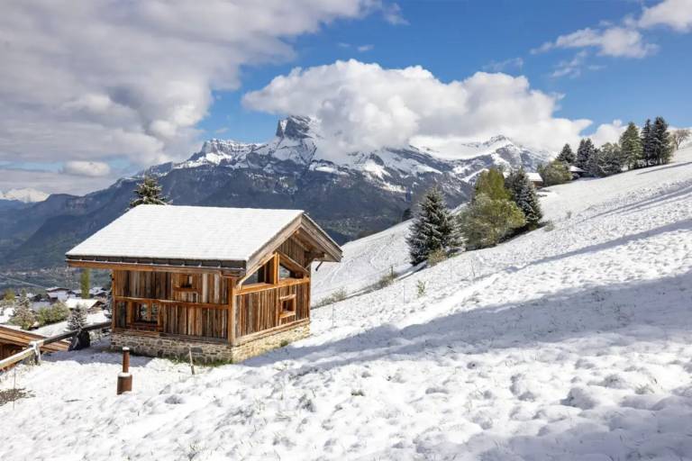 Chalet 'Mazot De Warens' with Mountain View, Private Terrace and Private Garden in Combloux