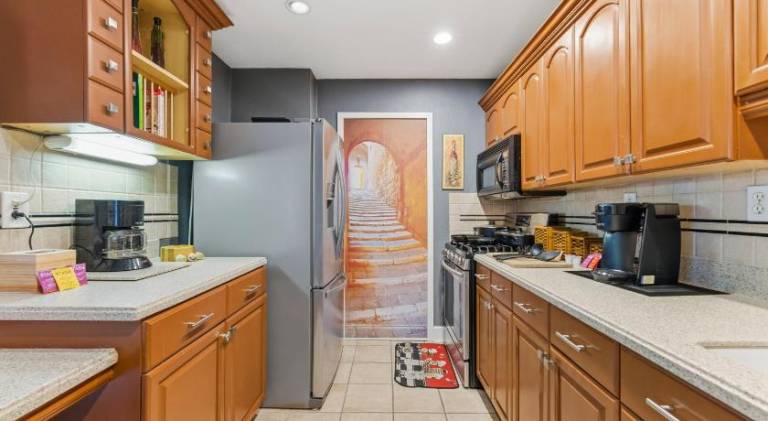 Downtown Pulse Modern 2BR Steps from Action — photo 3
