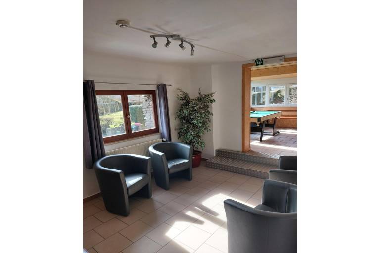 House with yard, jacuzzi & sauna — photo 2