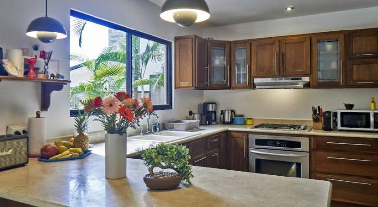 Villa Louise 4BR Modern Villa - Few Steps from the Beach — photo 3
