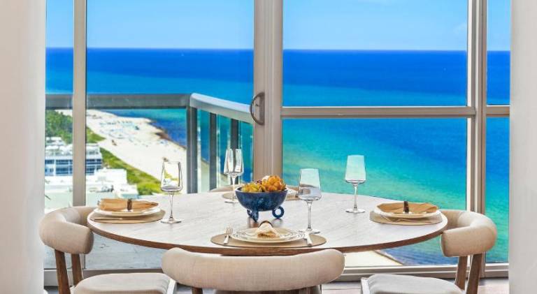 Family-oriented serviced apartment with jacuzzi, garden & sauna | Near Miami Beach Botanical Garden | Beach nearby | Suitable for remote work | Pets are welcome — photo 4