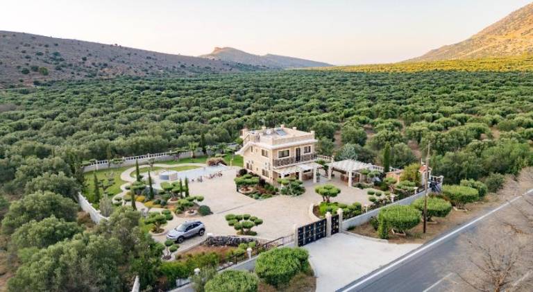 Lovely villa with hot tub & pool | Pet-friendly in Ierapetra