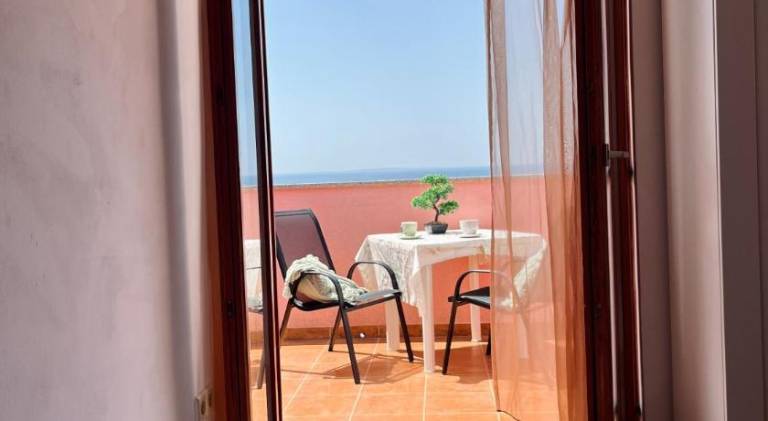 Holiday apartment with terrace & yard — photo 3