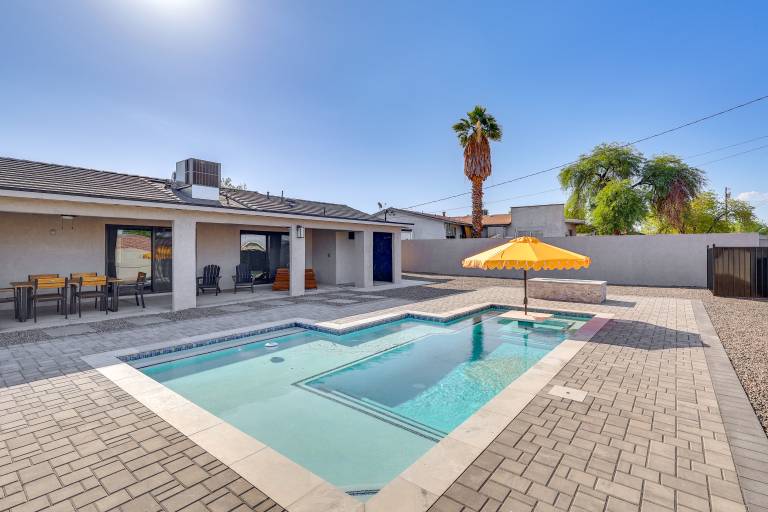 2 Mi to Windsor Beach! Updated, Sleek Family Home in Lake Havasu City, AZ