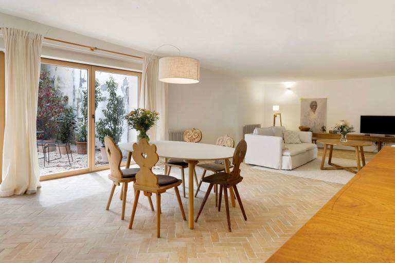 Rental apartment with terrace & garden | Garden view — photo 2