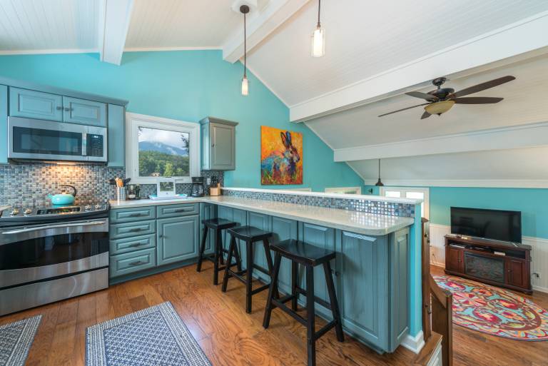 Lakeshire on Lake Lure I 3 BR, Lakefront Views! — photo 2