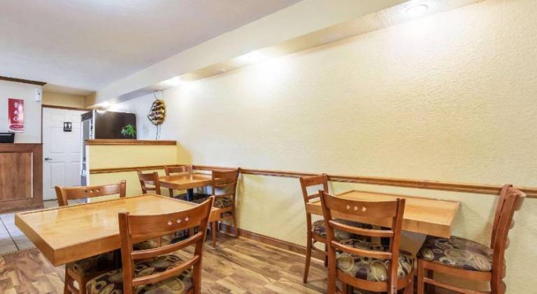 Econo Lodge Cloverdale — photo 4