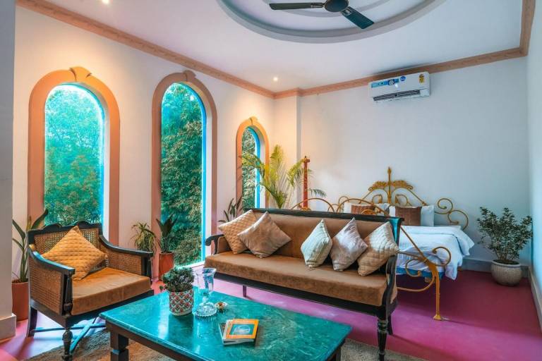 Beautiful house with pool, garden & grill | Water view | Beach nearby | Perfect for remote work | Dogs allowed in Rishikesh