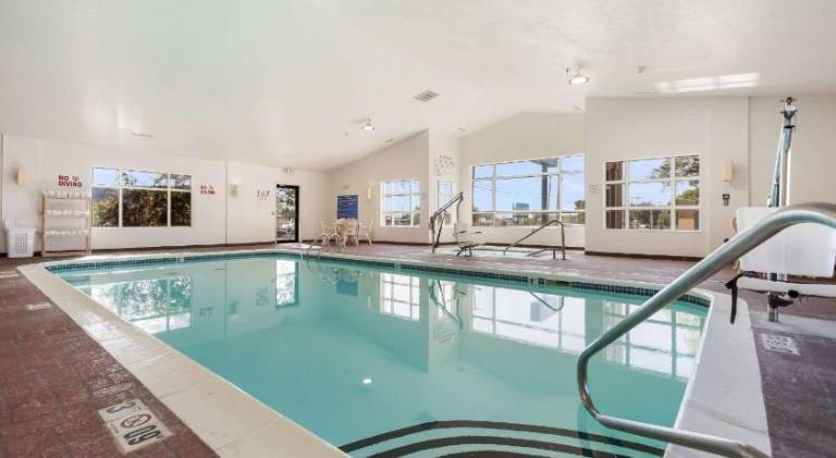 Quality Inn Lincoln Cornhusker — photo 2