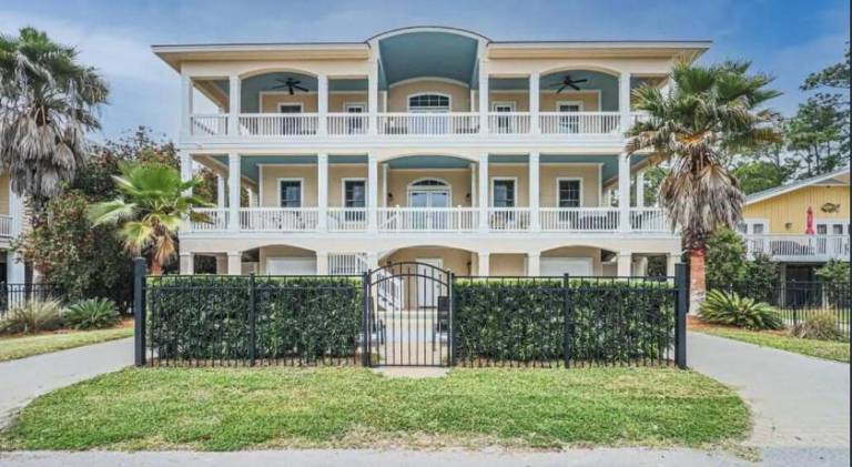 Vacation home with pool | Close to the beach | Pet-friendly in Hilton Head Island, SC