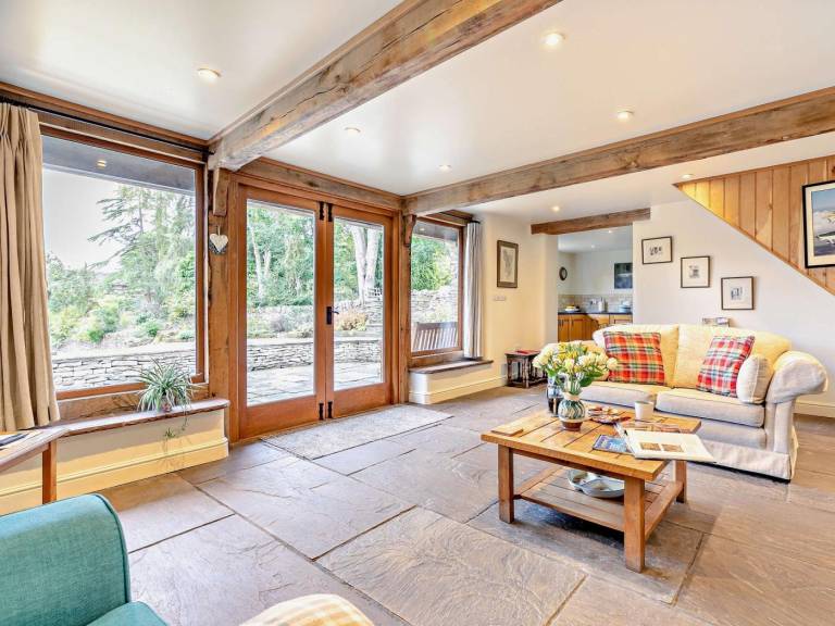 Cottage with garden — photo 4