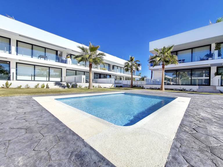 Fully equipped lovely apartment with garden, barbeque & pool | Next to the beach | Dogs allowed — photo 2