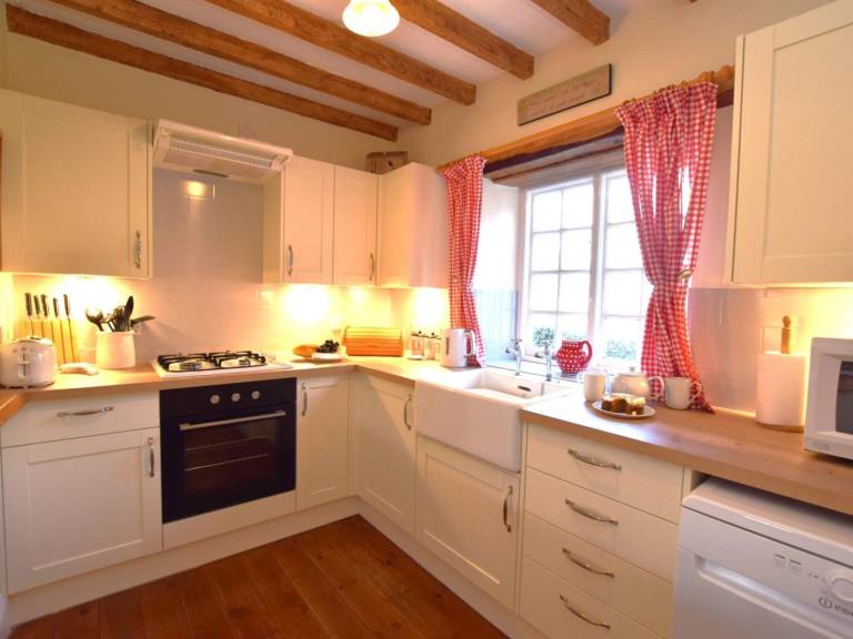 Fully equipped pleasant cottage with yard | Pets allowed — photo 3
