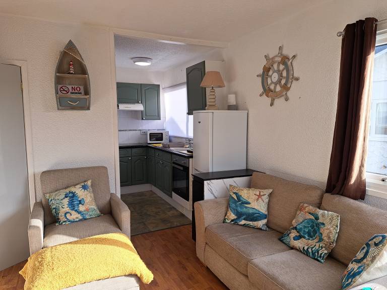 Homely 2-Bed Chalet in Bridlington - Free WiFi — photo 4