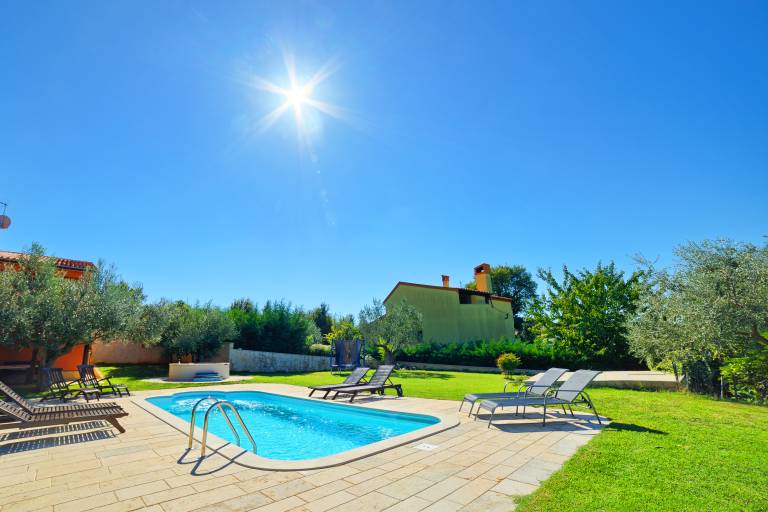 Holiday apartment with terrace, pool & barbecue | Sea view — photo 2