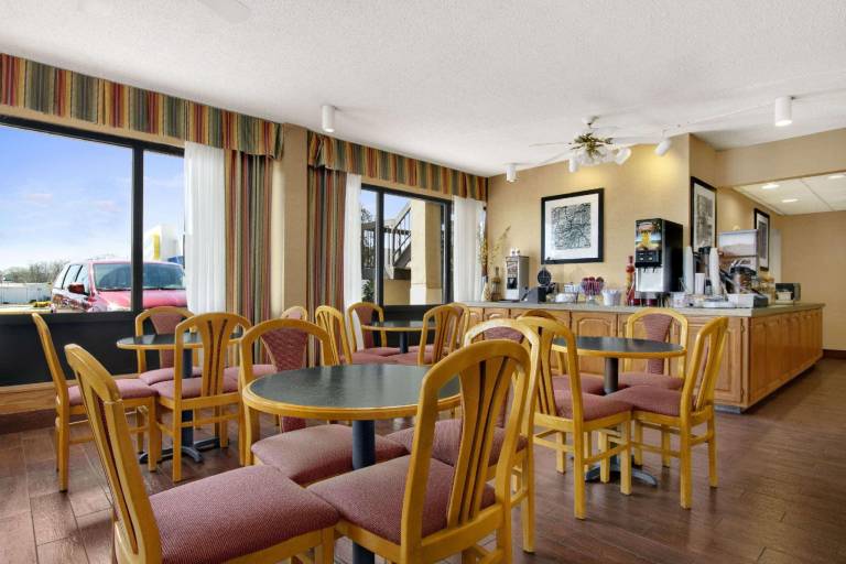Super 8 By Wyndham Oxford — photo 2