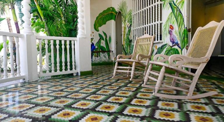 Rental apartment with patio — photo 3