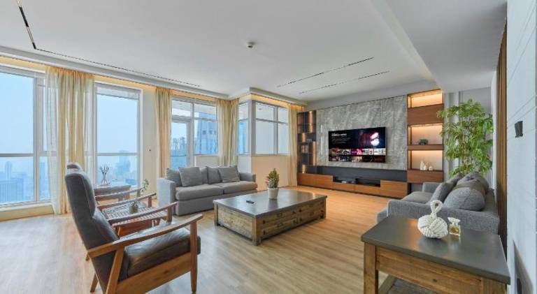 Apartment with pool in Abu Dhabi