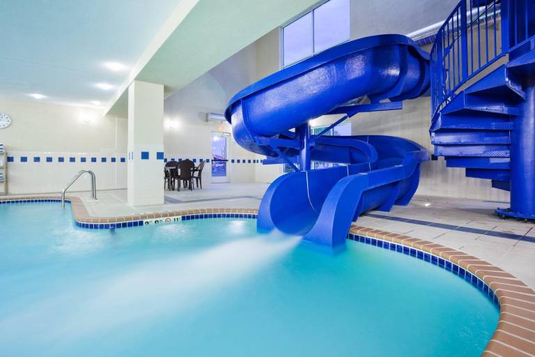 Holiday Inn Express Hotel & Suites Dickinson By IHG — photo 2