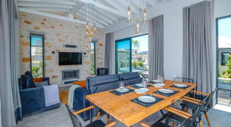 Villa with private pool, yard & terrace — photo 4
