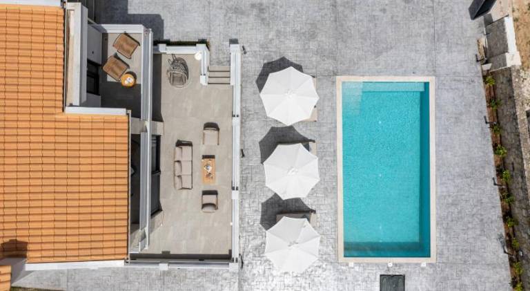 Black Lotus Pool Villa, Afitos FeelsLikeHome in Sithonia