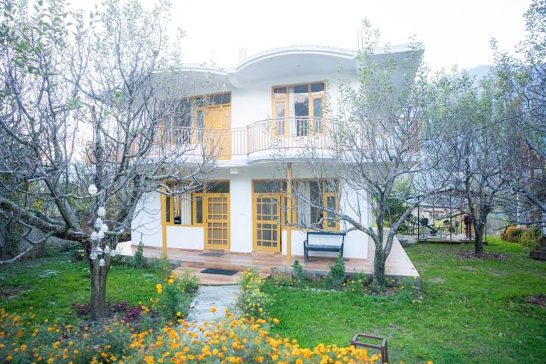 House with yard & terrace | Pets allowed in Kullu