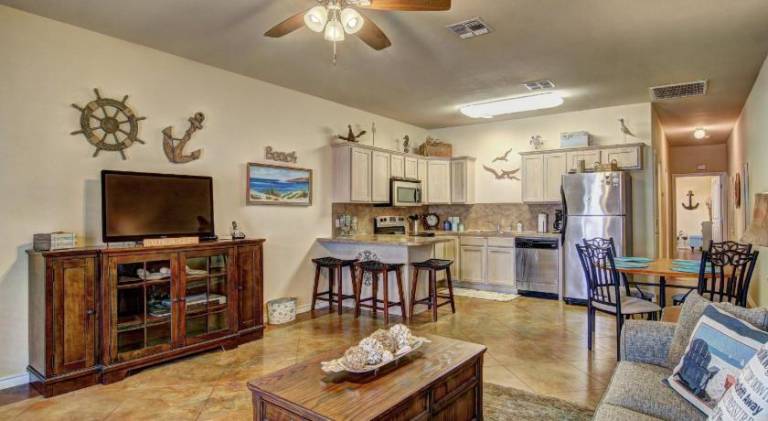 House with pool | Pets allowed — photo 4