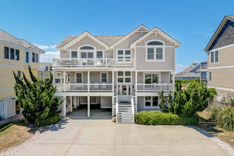 Child-friendly vacation home with grill, heated pool & hot tub | Close to the beach | Pets are welcome — photo 3