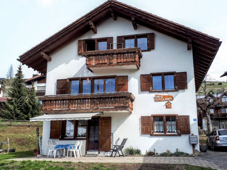 Ferienwohnung in Falera, Schluein für max. 2 Personen Ferienwohnung in Falera, Schluein für max. 2 Personen
