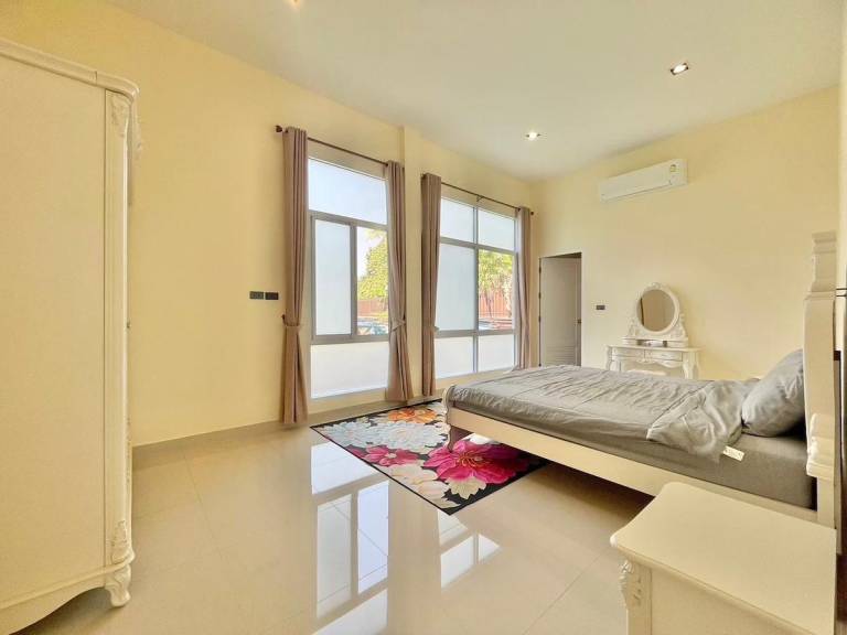 Lovely house with hot tub, pool & BBQ | Perfect for remote work | Dogs allowed — photo 2