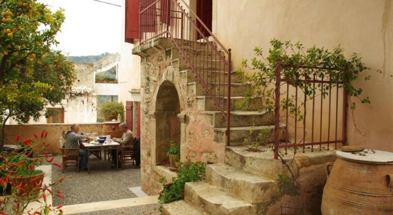 Fully equipped villa with patio & yard | Perfect for remote work | Pet-friendly — photo 3