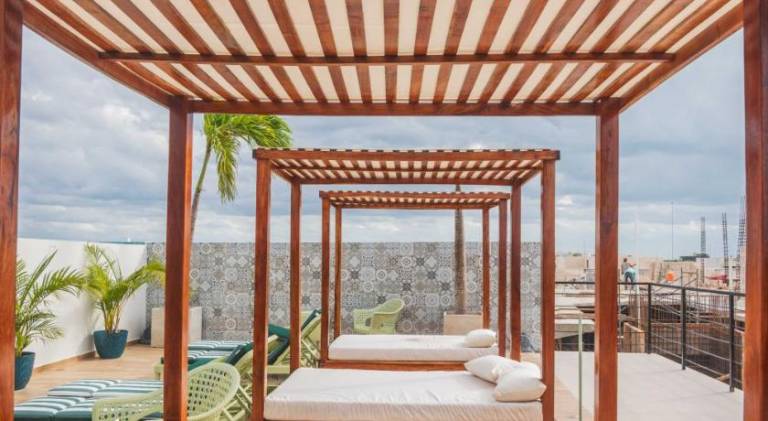 Downtown Penthouse with Private Pool, Rooftop Pool and Gym, short distance from Beaches, Restaurants — photo 2