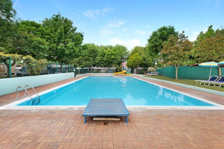 Apartment "Casa Mobile 16 Amici di Lazise" with Lake View, Pool & A/C — photo 2