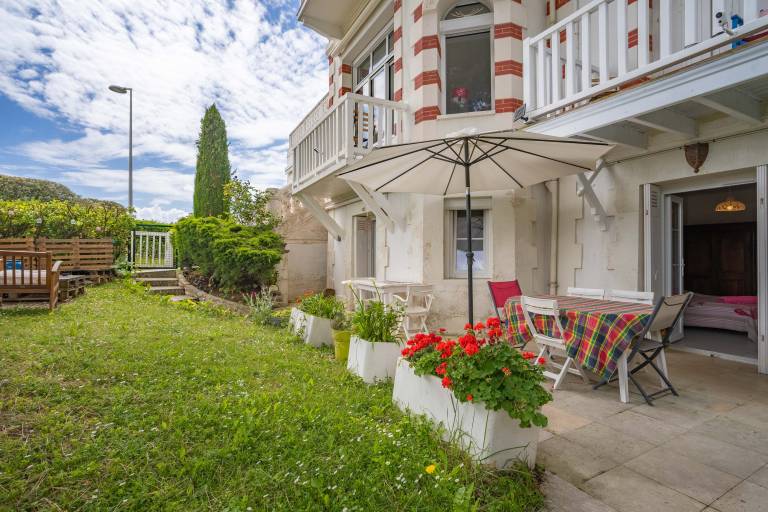 Apartment "Falaise de Pontaillac" with Sea View, Garden & Wi-Fi — photo 2