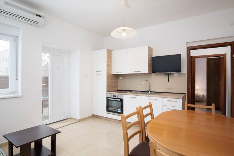 Holiday apartment with grill, garden & terrace in Medulin