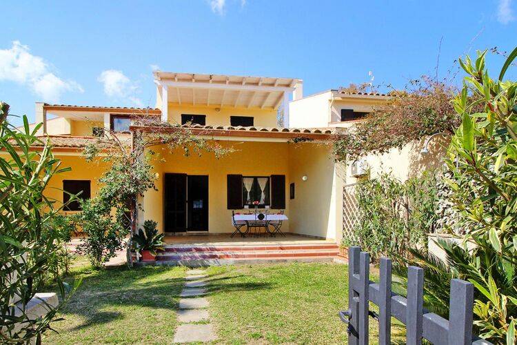 Holiday apartment with garden, patio & barbecue in Muravera